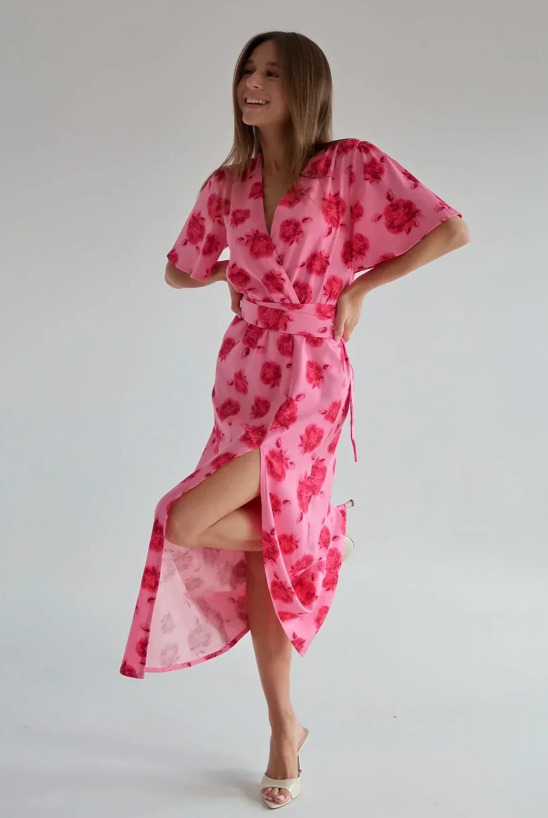 Sukienki na wesele dla kobiet petite – stylizacje na każdą porę roku od Petite Pants!