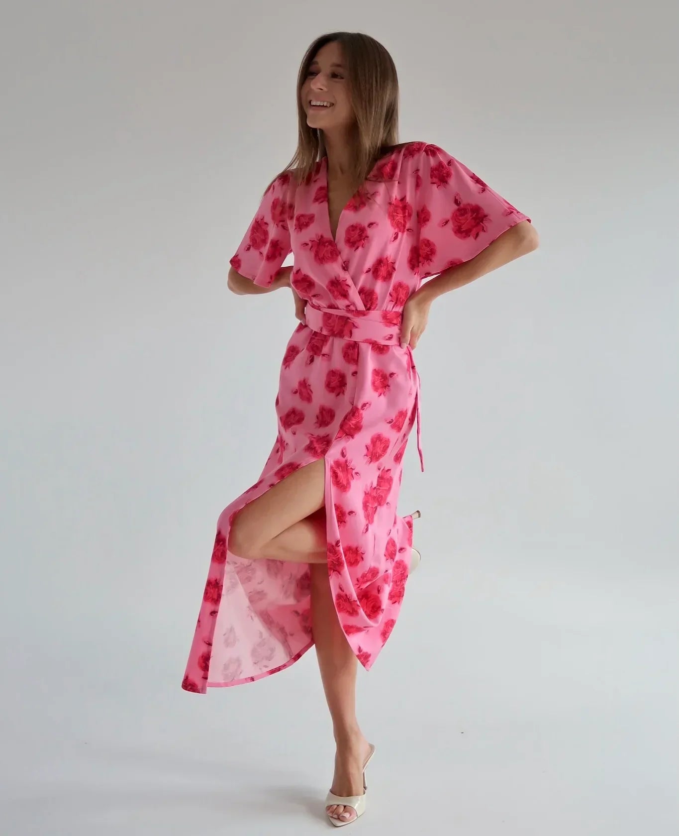 Sukienki na wesele dla kobiet petite – stylizacje na każdą porę roku od Petite Pants!