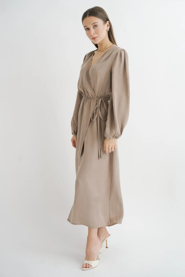 Styl smart casual w wersji dla Kobiet Petite. Jak wygląda swobodna elegancja?