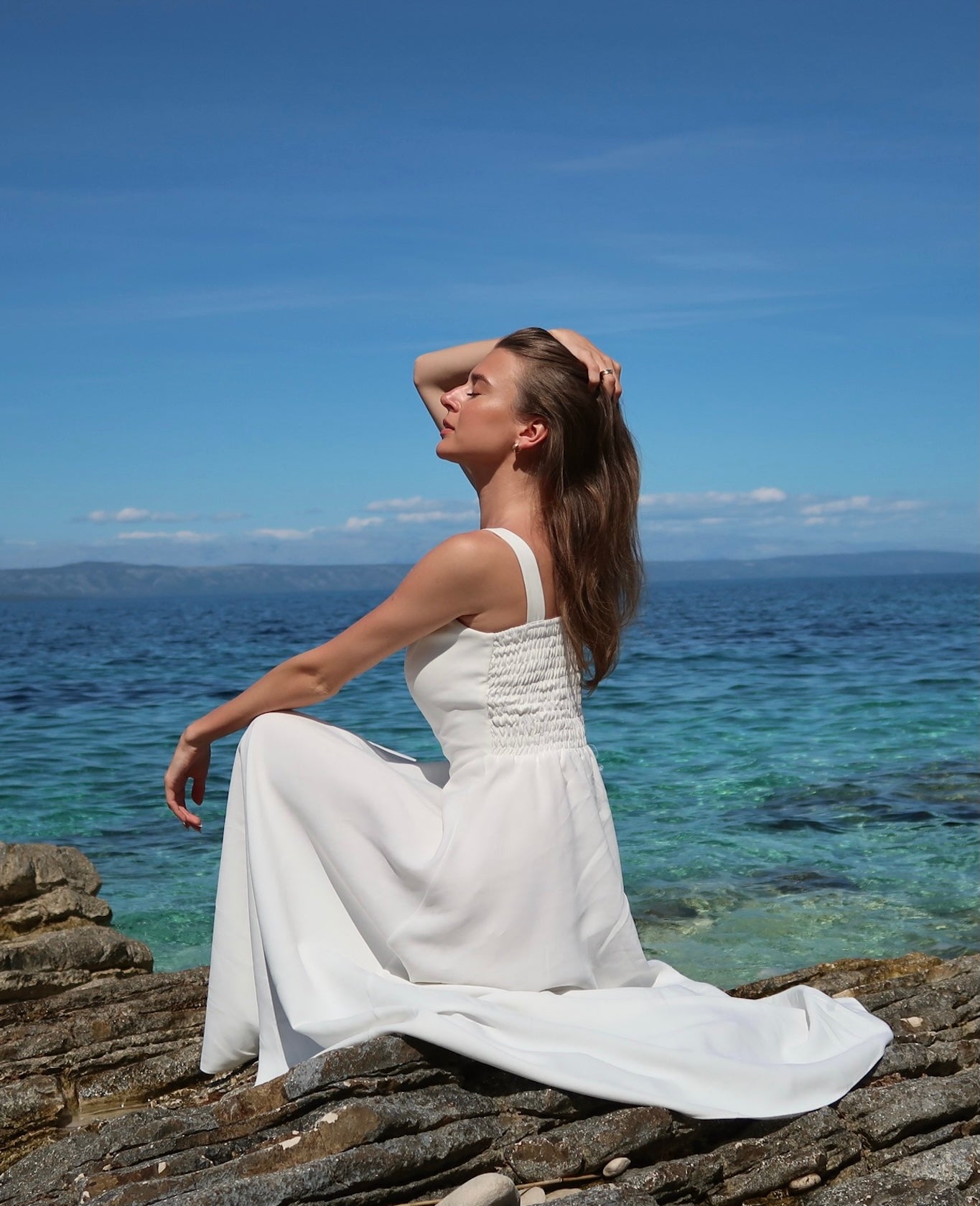 Letnie stylizacje dla kobiet petite to komfort, lekkość i dopasowanie – sprawdź nasze inspiracje