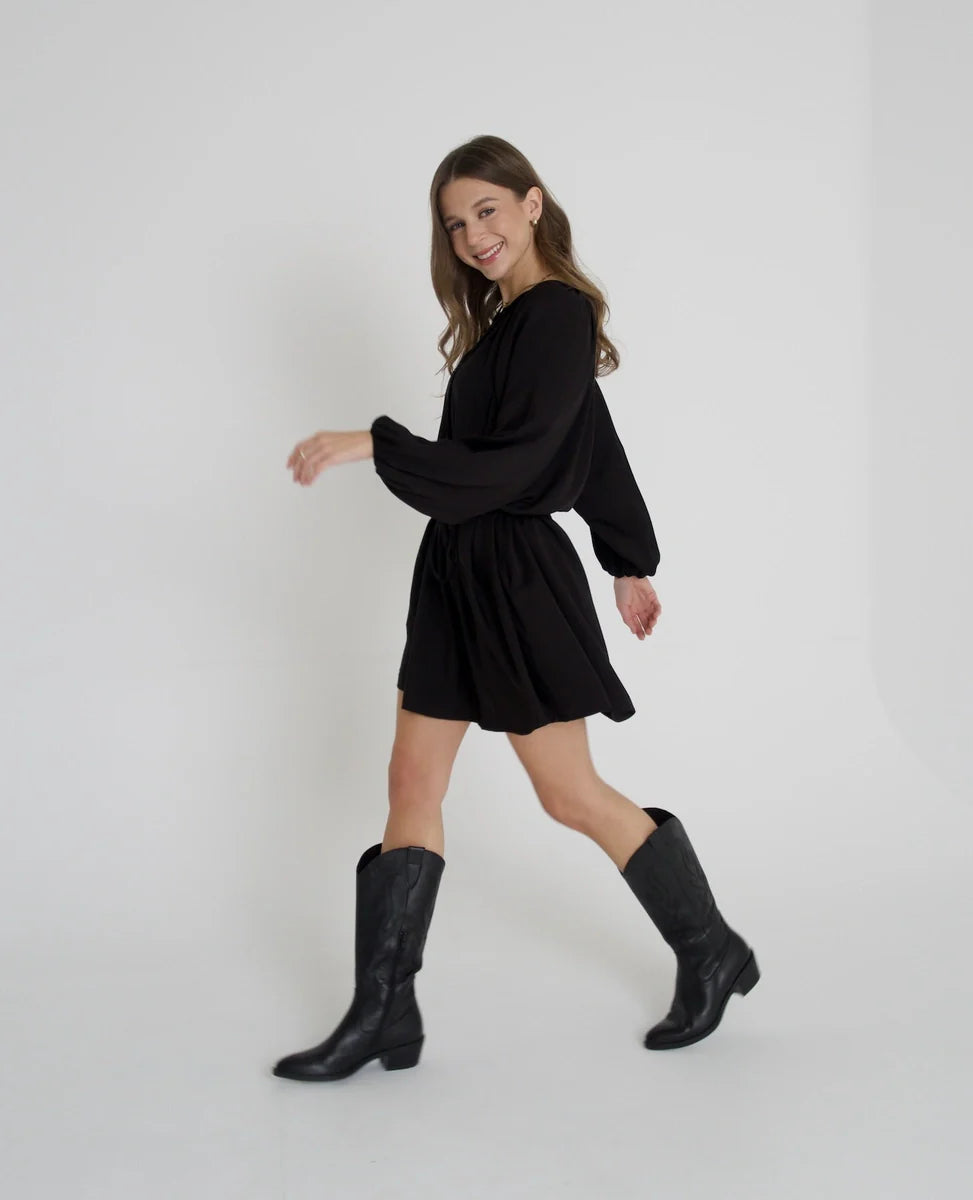 Moda petite w duchu Slow Fashion – jak idealne dopasowanie wspiera świadomą szafę?