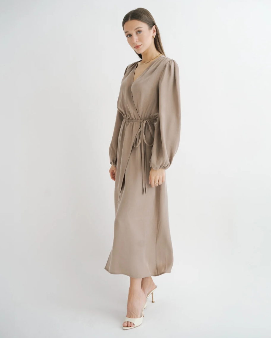 Styl smart casual w wersji dla Kobiet Petite. Jak wygląda swobodna elegancja?