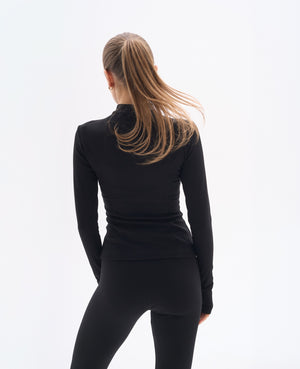 Bluza Balance Black dla kobiet petite do 164 cm wzrostu, dopasowany fason podkreślający sylwetkę.