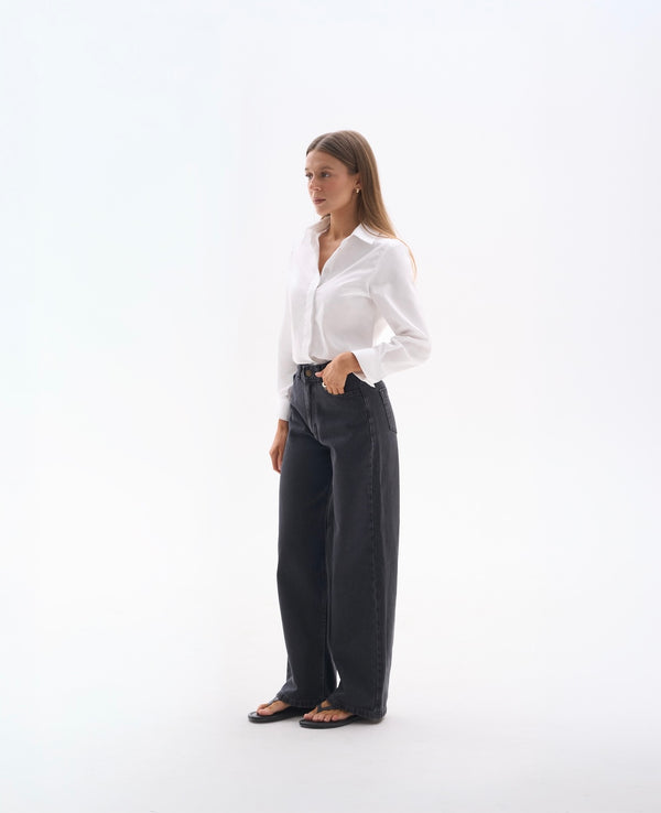 Jeansy Graphite dla niskich kobiet do 164 cm wzrostu – model z wysokim stanem i szeroką nogawką dopasowany do proporcji petite.