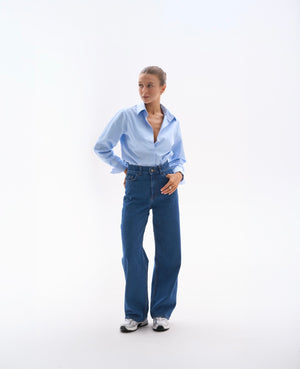 Jeansy Navy dla niskich kobiet do 164 cm wzrostu – model z wysokim stanem i szeroką nogawką, dopasowany do proporcji petite.