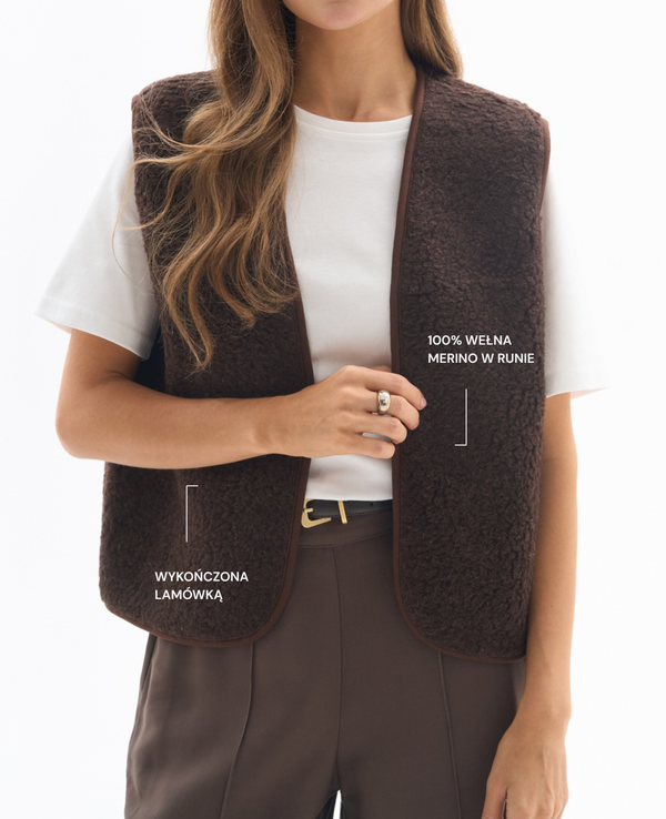 Kamizelka MUSE Brown z 100% wełny merino dla niskich kobiet do 164 cm wzrostu.