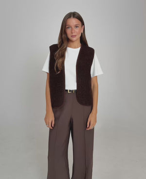 Kamizelka MUSE z 100% wełny merino dla niskich kobiet do 164 cm wzrostu, minimalistyczny model dla Kobiet Petite.