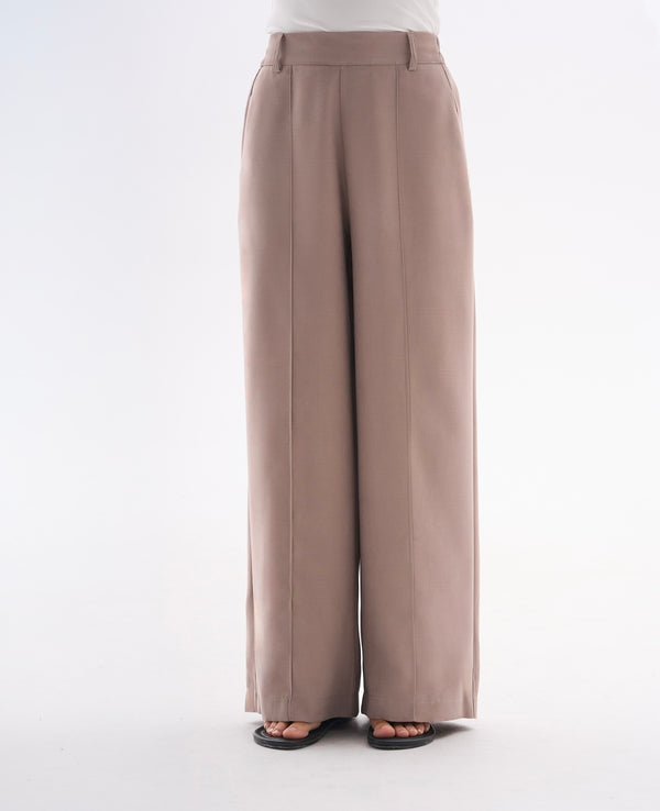 Spodnie dla kobiet petite do 164 cm wzrostu, kolor taupe i szeroka nogawka.
